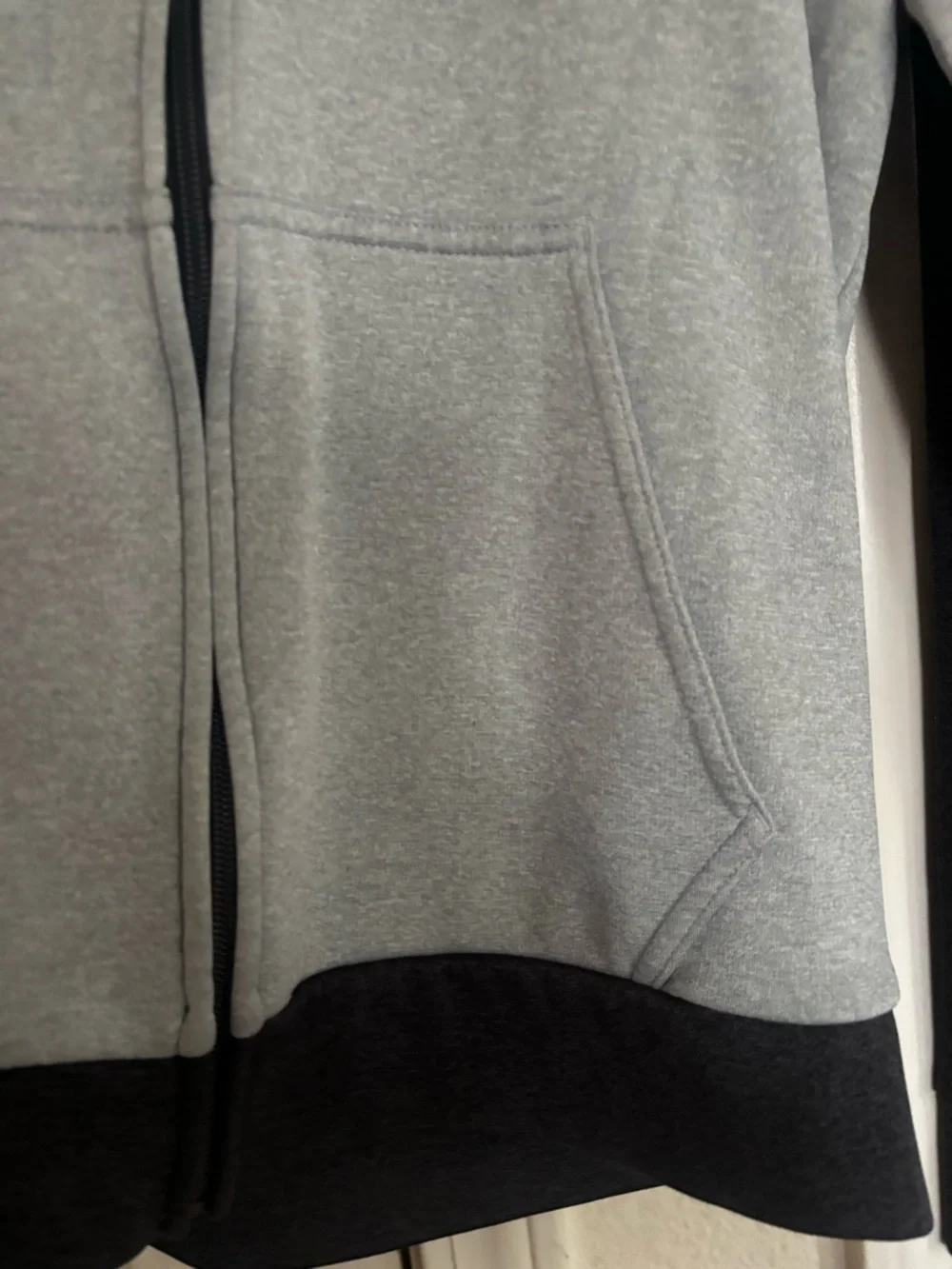 Men’s The North Face Black & Gray Zip Hoodie lightweight  size Large